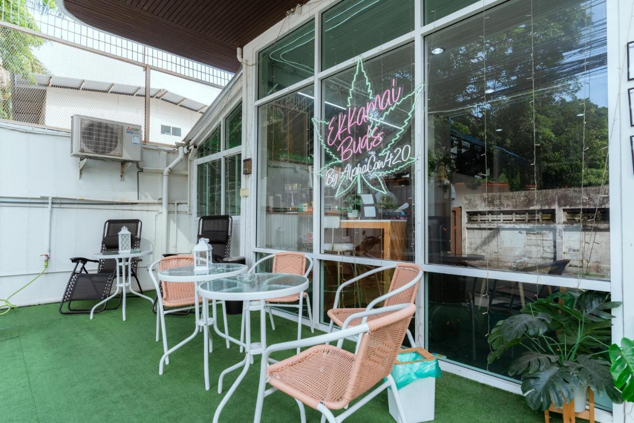 420 Hostel - Ekkamai Buds & Beds Bangkok Exterior foto