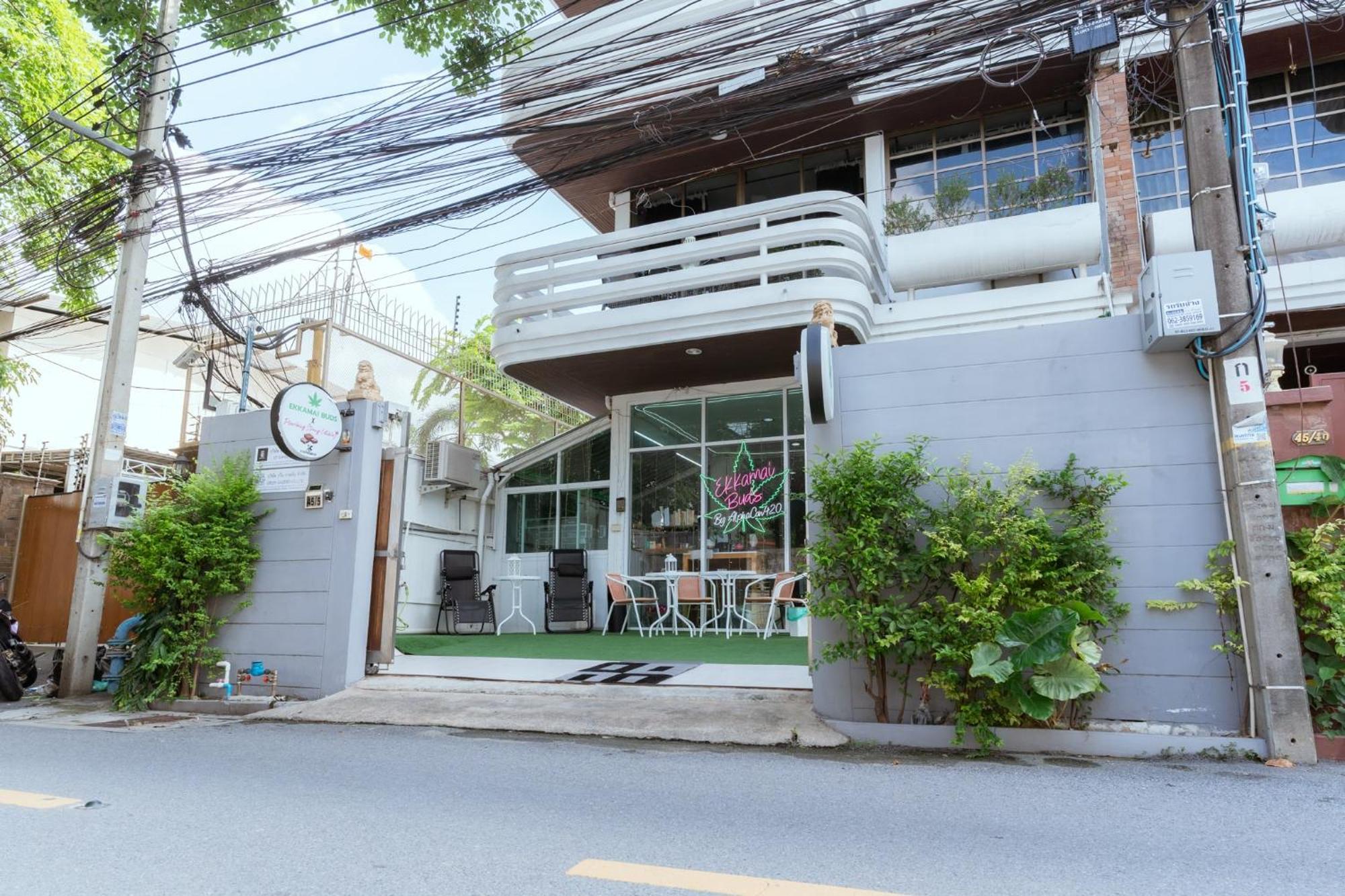 420 Hostel - Ekkamai Buds & Beds Bangkok Exterior foto